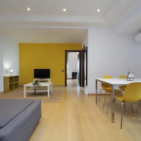 Cozy And Comfy In Piramide Metro Stop شقة *