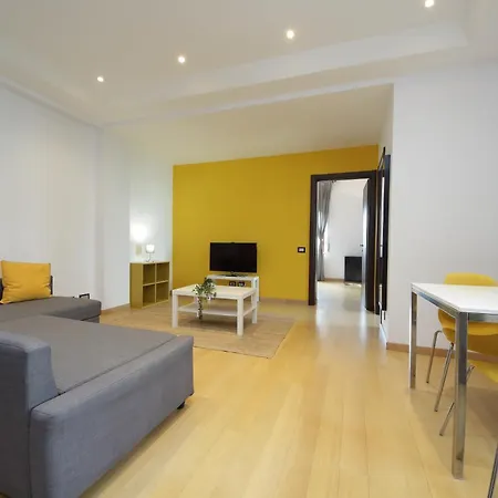 Cozy And Comfy In Piramide Metro Stop *