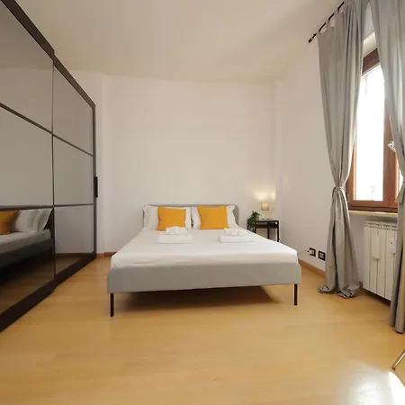 Cozy And Comfy In Piramide Metro Stop