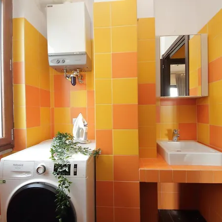 شقة Cozy And Comfy In Piramide Metro Stop