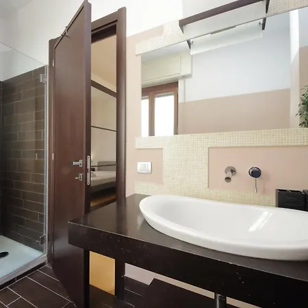 شقة Cozy And Comfy In Piramide Metro Stop *