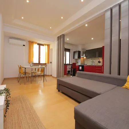 Cozy And Comfy In Piramide Metro Stop *