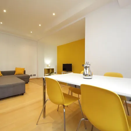 شقة Cozy And Comfy In Piramide Metro Stop *