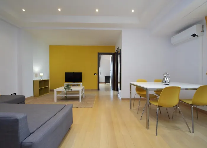 Cozy And Comfy In Piramide Metro Stop Lägenhet *