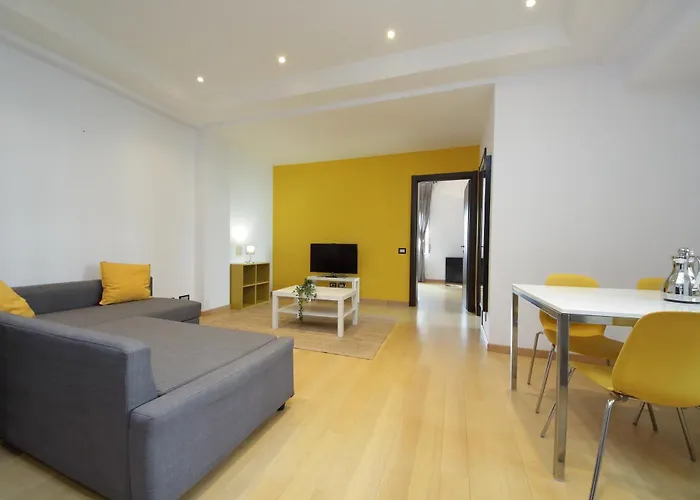 Cozy And Comfy In Piramide Metro Stop *