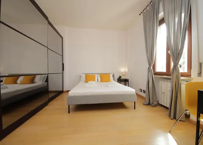 Cozy And Comfy In Piramide Metro Stop