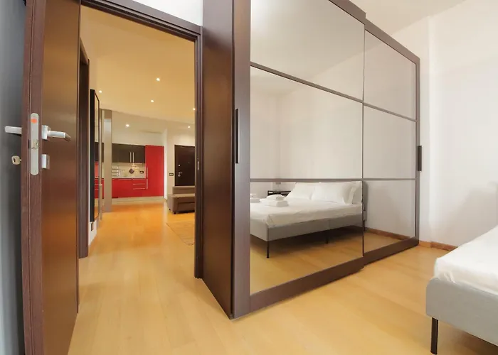 Cozy And Comfy In Piramide Metro Stop Lägenhet