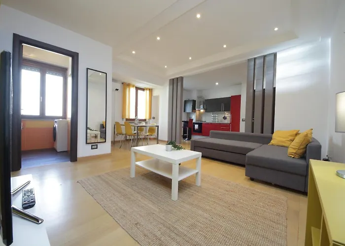 Cozy And Comfy In Piramide Metro Stop *