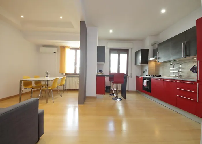 Cozy And Comfy In Piramide Metro Stop Lägenhet