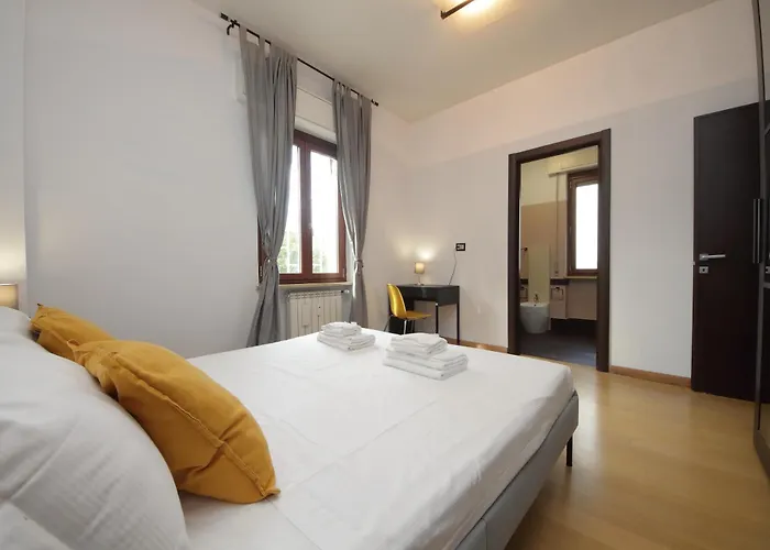 Cozy And Comfy In Piramide Metro Stop