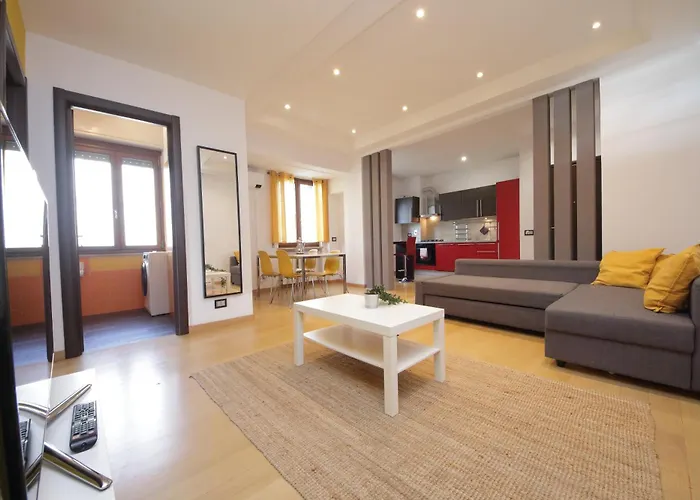 Cozy And Comfy In Piramide Metro Stop